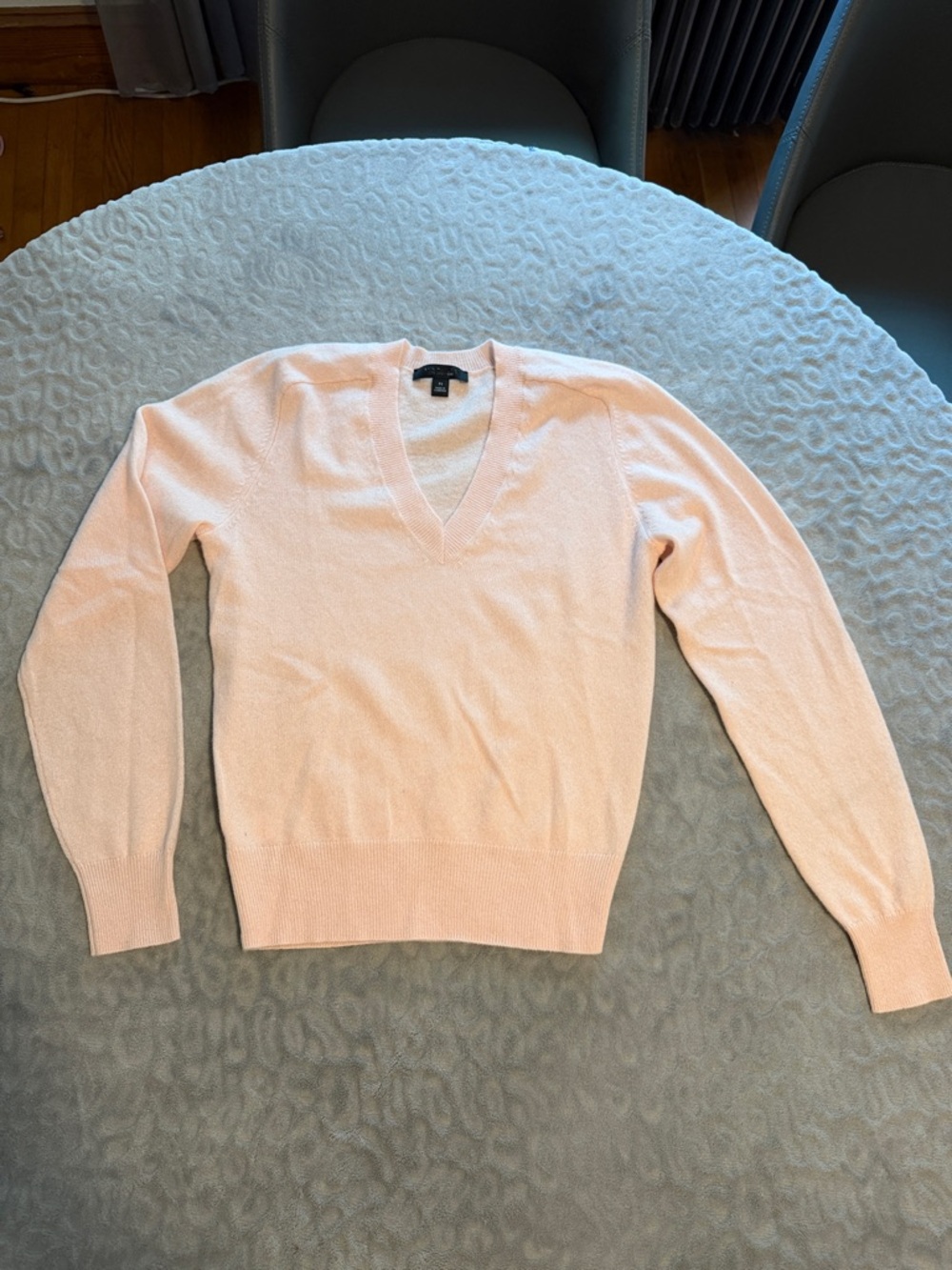 Ann Taylor Cashmere Women's V-Neck Sweater in Light Pink